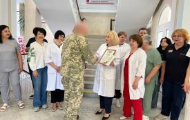 Директорку вінницького реабілітаційного центру відзначили нагрудним знаком Головнокомандувача ЗСУ