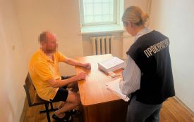 На Хмільниччині вітчим ґвалтував 14-річну падчерку: дівчина завагітніла, а кривдника затримали