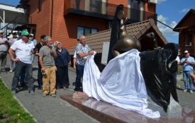 «Кохатися трипільці йшли в поле»: пам’ятник Богині МА — праматері людського роду встановили в Ольгополі