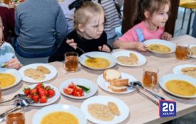 250 дітей вже їдять тут, ще 1600 чекають вересня: ліцей №18 відкрив оновлений харчоблок