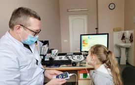 Коли у дитини можуть початися проблеми зі слухом, які ознаки? Пояснюють медики