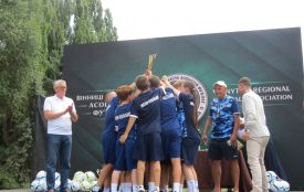 Призерів обласного юнацького футбольного чемпіонату нагородили просто неба