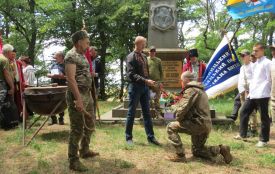 Юних вінничан прийняли у козаки на кургані Данила Нечая