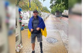 Ветеран з Вінниці пройшов на протезі понад 100 кілометрів і зібрав коштів для ЗСУ