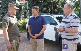 Новий Renault Duster передали підрозділу Повітряних сил України