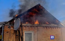 Дах будинку загорівся через несправну мікрохвильовку в Козятині