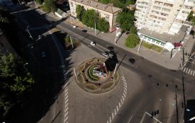 Замість клумби — паркінг. Як хочуть змінити перехрестя біля Театральної?