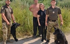 Заблукав і опинився посеред поля. На Тульчинщині кінологи зі службовими собаками врятували чоловіка