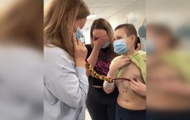 «Ми почули, як б'ється серце донечки»: родина донорки вперше зустрілася з 12-річним Назаром із Ладижина