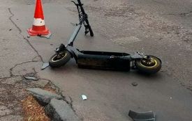 Пасажир зламав ногу, а водія не покарали. Чим завершилася справа про ДТП на самокаті