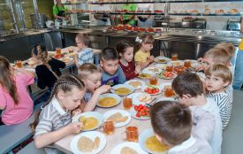 У вінницькі школи шукають кухарів і посудомийниць. Що пропонують працівникам