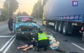 На Київській сталася серйозна аварія зі скутером. На місці працює поліція та медики