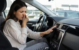 Чому в салоні автомобіля з’являється неприємний запах і чому освіжувач не вирішує проблему (Новини компаній)