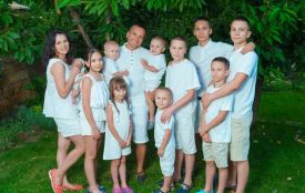 Виховують десятьох дітей: дружина вінницького міграційника отримала звання «Мати-героїня»