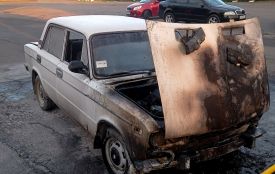 Після аварії на Гонти загорілося авто. Водія госпіталізували