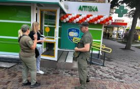 Реклама посеред тротуару та небезпечні водостоки: у Вінниці перевірили пішохідні зони на безбар’єрність