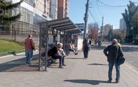 «Влітку як у духовці». Вінничани розповіли, що не так зі скляними зупинками