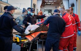 До Вінниці прибув евакуаційний потяг із Харківщини — десять людей зустріли рятувальники та медики
