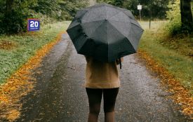 Суне похолодання та дощі: коли вінничанам діставати теплий одяг і парасолі