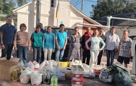 Солодощі, теплий одяг і подарунки від душі: як у Крищинцях зустрічали волонтерів