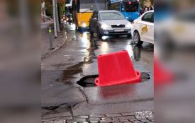 На перехресті Соборної та Театральної провалився асфальт