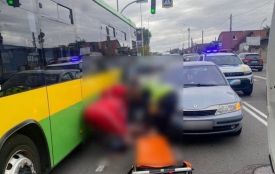 На Данила Галицького Renault наїхав на жінку. Ще одна ДТП сталася на Зодчих