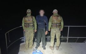 На акваскутері рвався до Молдови — прикордонники затримали чоловіка на Дністрі