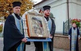 Ікону, яку називають мироточивою, привезуть до Вінниці. Коли можна прийти до святині