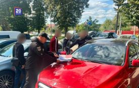 Поїздка за $4500. У Вінниці заблокували Mercedes із переправником ухилянтів