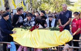 У Михайлівці провели в останню дорогу 19-річного бійця Тімура Собкова