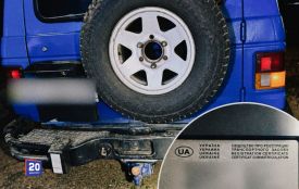 Mitsubishi Pajero з підозрілими документами зупинили у селі на Хмільниччині