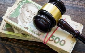 Листоноша забирав пенсії та виплати інваліду війни. У Хмільнику суд виніс вирок