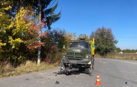 Мотоцикліст на Spark влетів у ЗІЛ. Травмувалися 29-річний водій і пасажирка