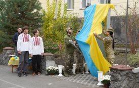 Мріяли, кохали, будували плани, але війна обірвала їхні життя. У Вінницькому техліцеї відкрили стелу пам’яті