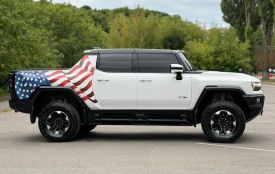 Від Tesla Cybertruck до електричного Range Rover за понад 10 мільйонів: дорогі електромобілі у Вінниці