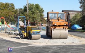 У Сабарові відремонтували провулок, а у Вінницьких Хуторах оновлюють вулицю Нестайка