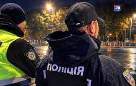 Поліцейські та курсанти патрулюють Вінницю під час перебоїв з електрикою