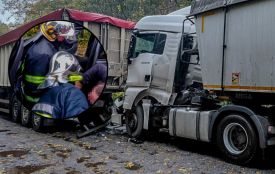 Потрійна аварія у Жмеринській громаді: водія вантажівки затисло в кабіні