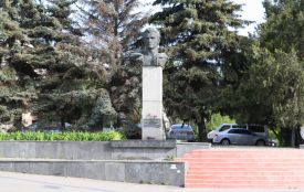 Пам’ятник Бевзу приберуть із Соборної у Вінниці. Де він стоятиме