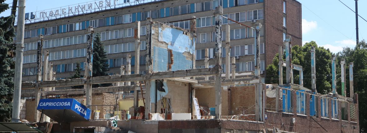 «Південний Буг» розбирають. Від будівлі дискотеки залишився тільки каркас