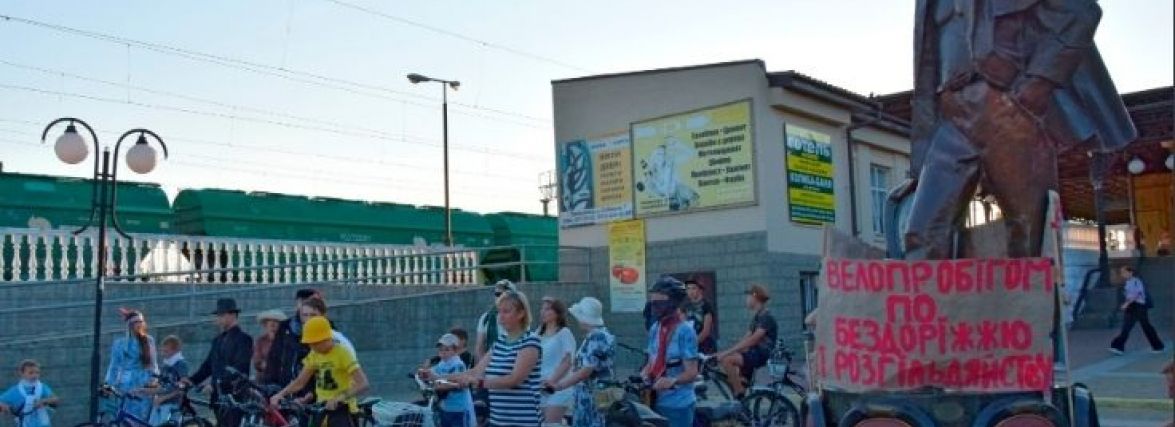 «Ну, всьо, доїхали!» Відкрили школу для навчання їзди на велосипеді і… китайської мови