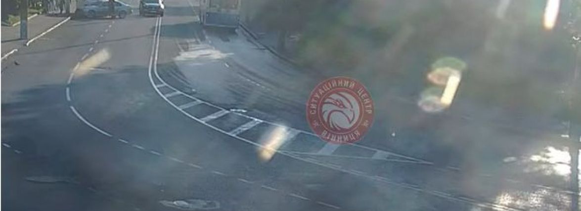 На Чорновола водій на BMW протаранив маршрутку №17-А (ВІДЕО)