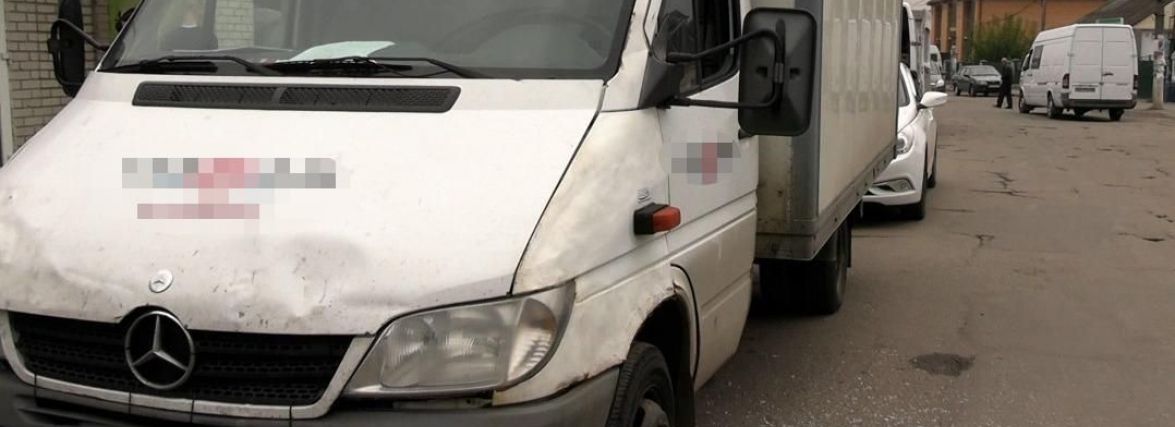 Розбили вікно, приснули газом та забрали 200 тисяч. Подробиці зухвалого пограбування