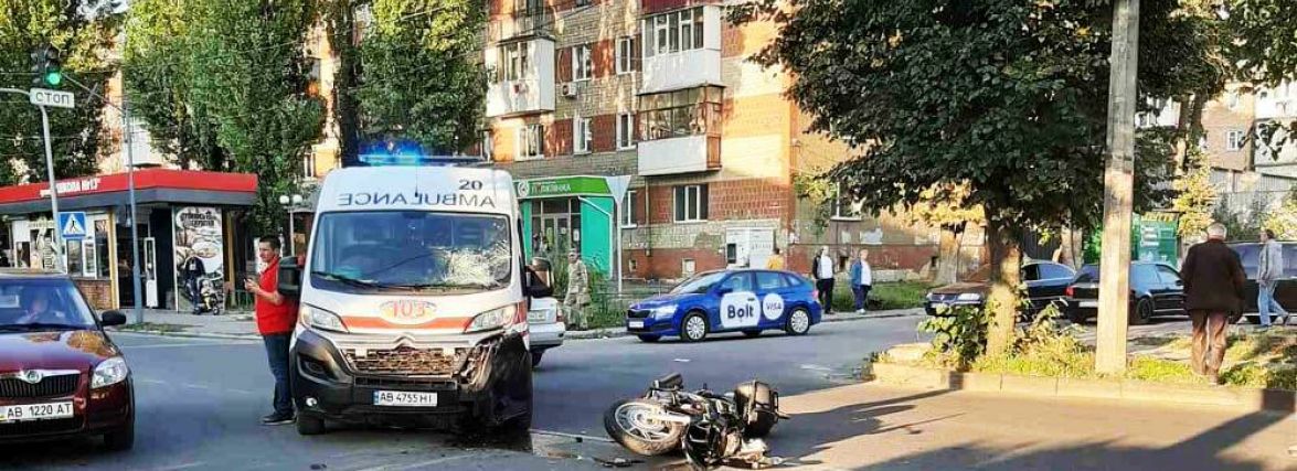 Аварія на Максима Шимка: байкер врізався в машину швидкої допомоги