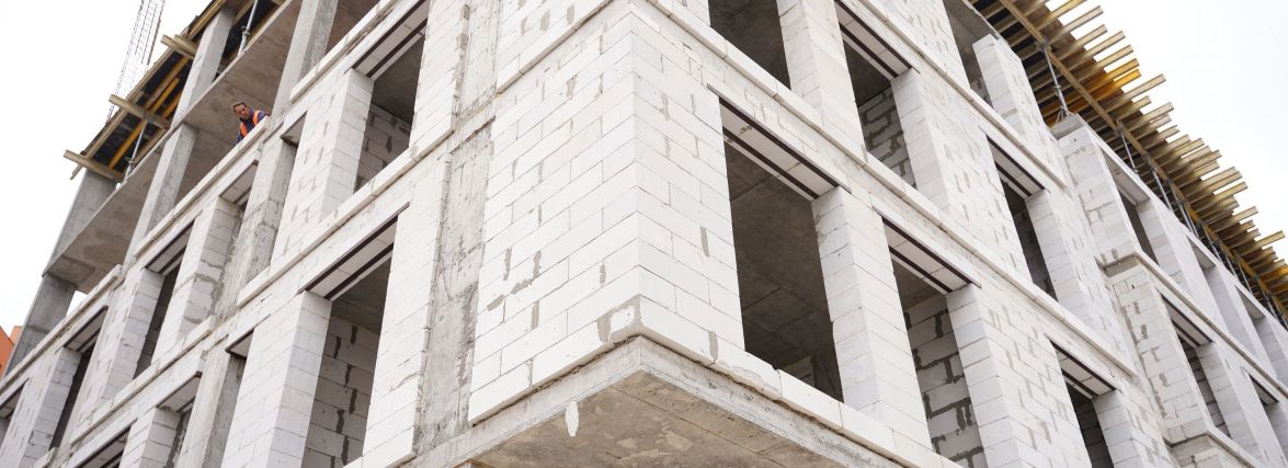 Будівництво муніципального будинку на Бортняка у розпалі. Що вже зробили?