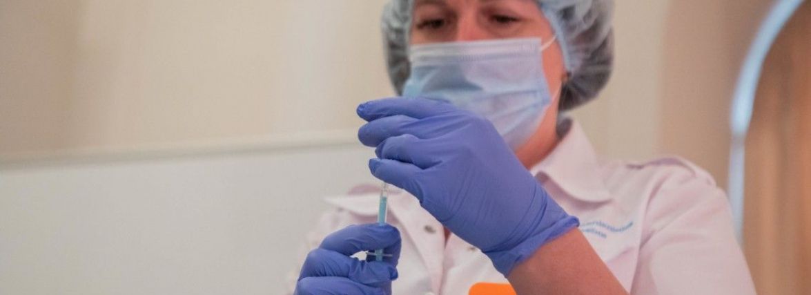 Вакцинація може стати обов'язковою. Які професії у списку та що каже про це закон