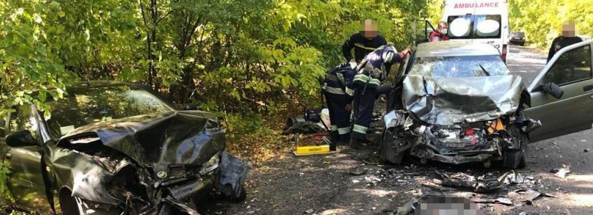 Лобове зіткнення на Вінниччині: двоє людей загинули та двоє травмувались
