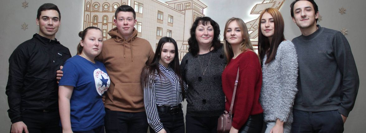 «Вчителько, ви псуєте нам життя…» Якими були учні 25 років тому і які нині, спитали у двох педагогів