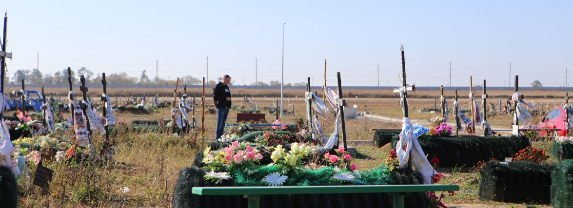 «Ми поховали маму ніби сирітку»: як у Вінниці хоронять померлих від коронавірусу