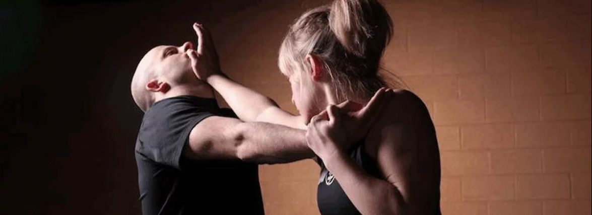 Без ключів, ножа та балончика. Вінничанок будуть вчити самообороні